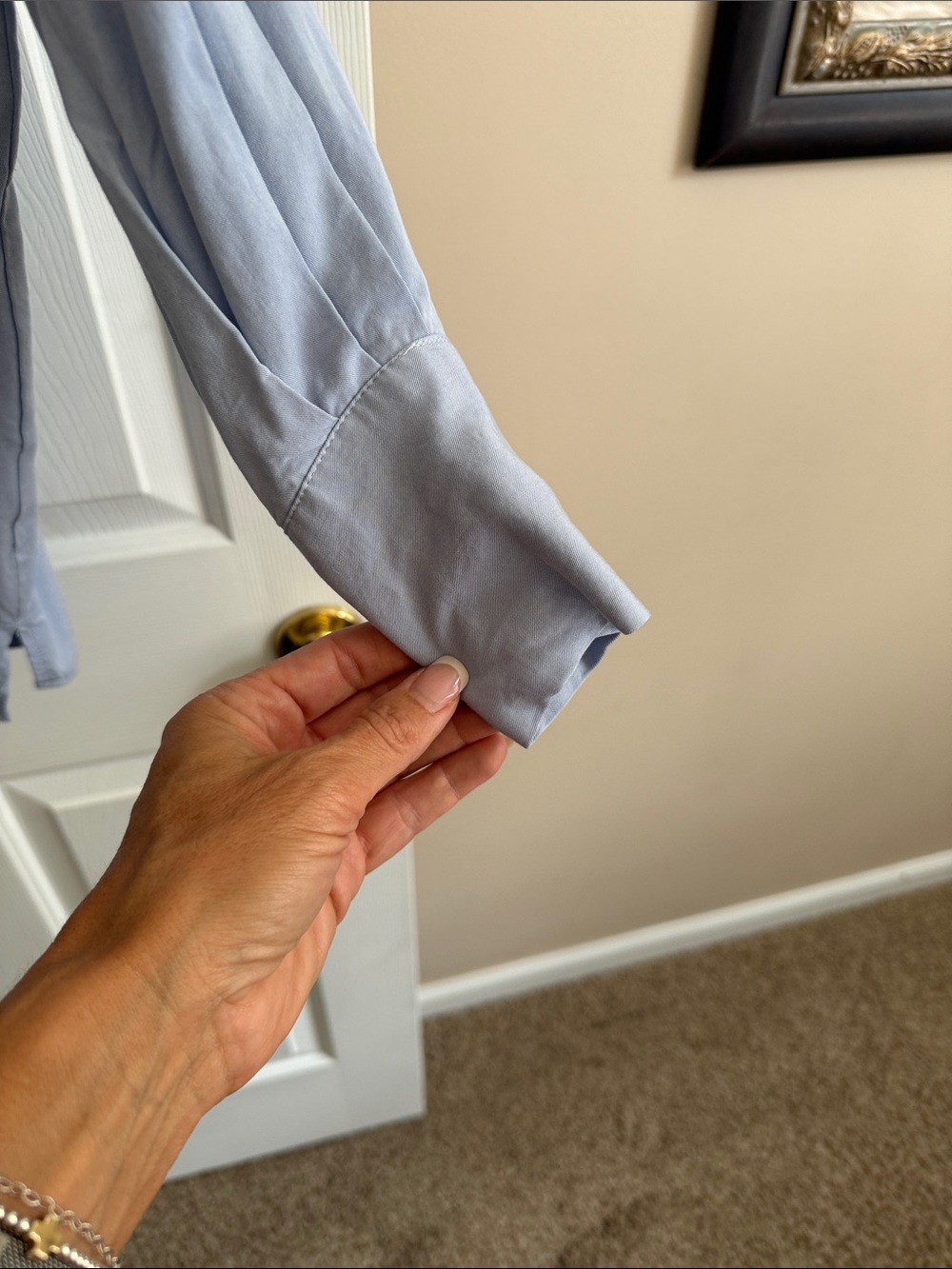 🌸 Woman’s light blue button down - Picture 4 of 7
